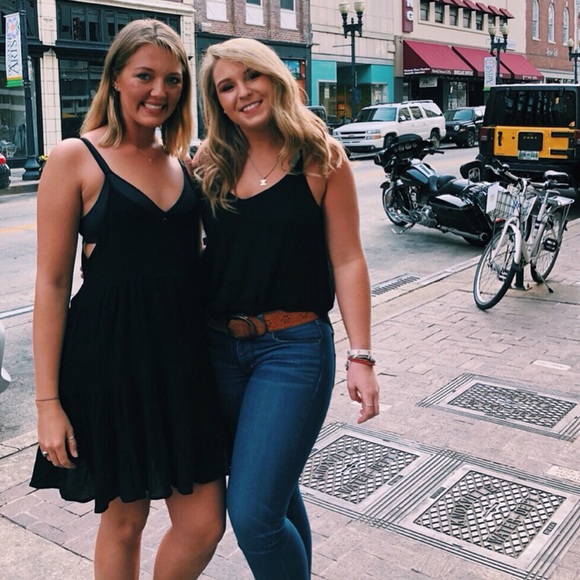 Meet your Posher, Addison - Picture 2 of 3